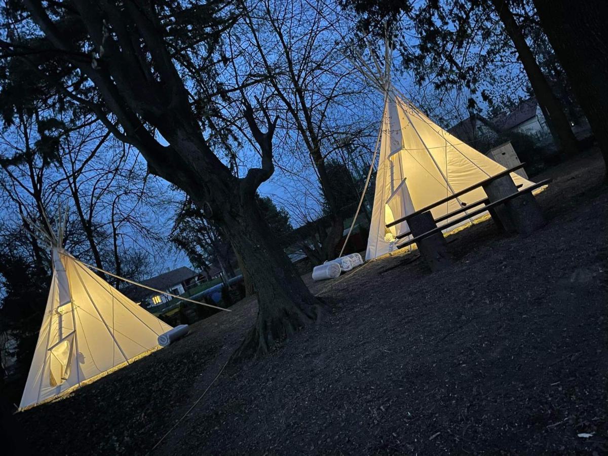 Chateau Moravany - Apartmany, Teepee A Wellness Ronow an der Doubrava Exteriör bild