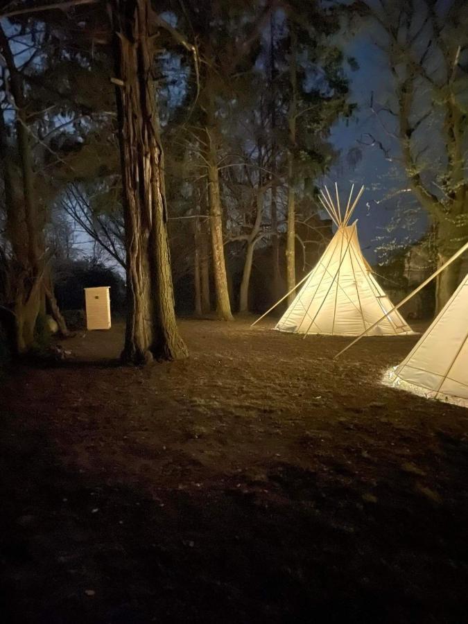 Chateau Moravany - Apartmany, Teepee A Wellness Ronow an der Doubrava Exteriör bild