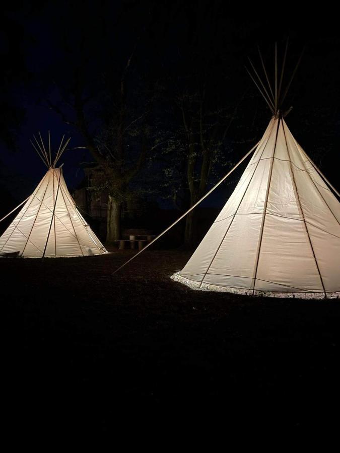 Chateau Moravany - Apartmany, Teepee A Wellness Ronow an der Doubrava Exteriör bild