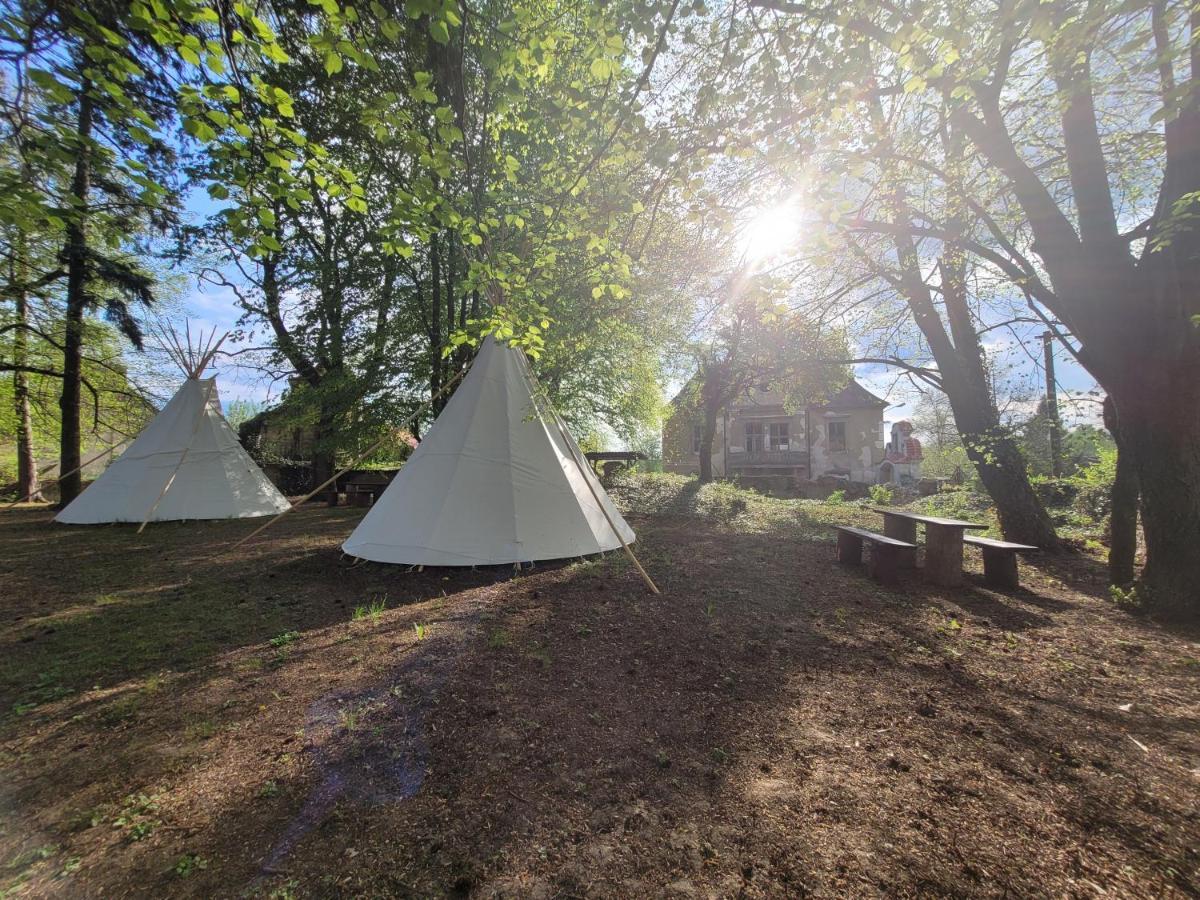 Chateau Moravany - Apartmany, Teepee A Wellness Ronow an der Doubrava Exteriör bild