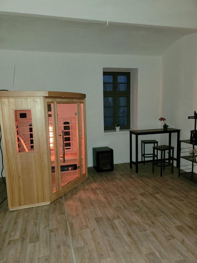 Chateau Moravany - Apartmany, Teepee A Wellness Ronow an der Doubrava Exteriör bild