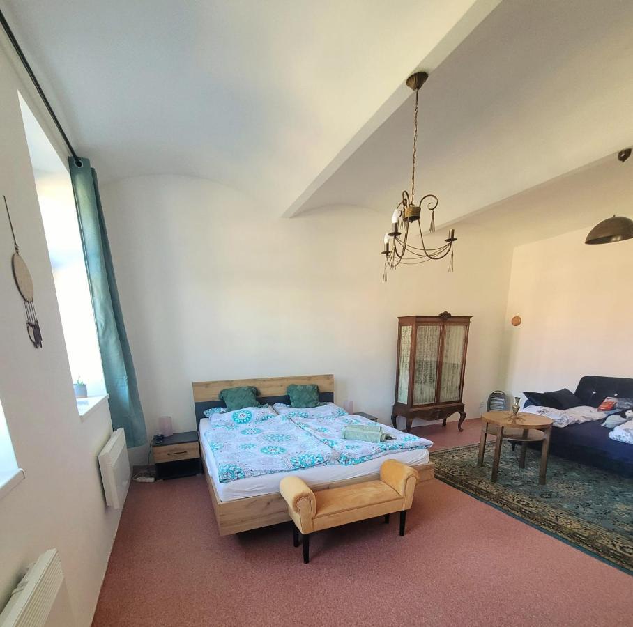 Chateau Moravany - Apartmany, Teepee A Wellness Ronow an der Doubrava Exteriör bild