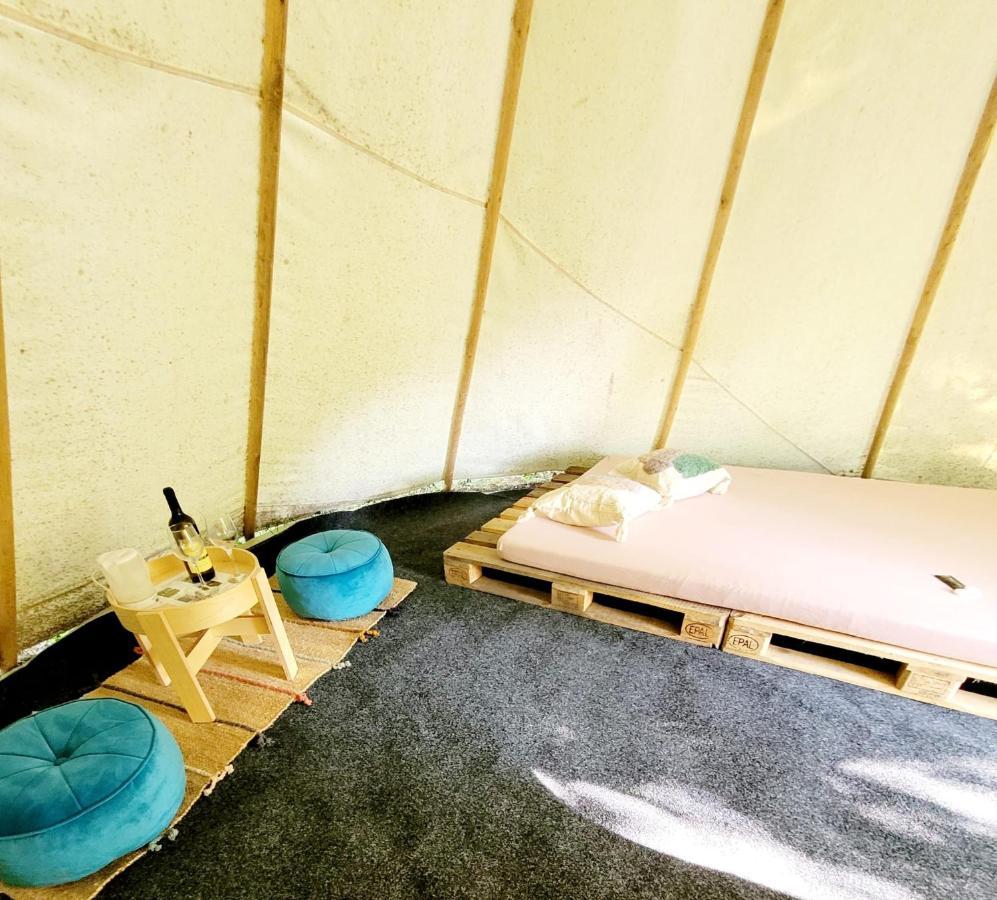 Chateau Moravany - Apartmany, Teepee A Wellness Ronow an der Doubrava Exteriör bild