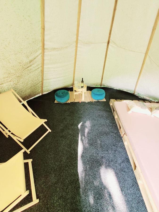 Chateau Moravany - Apartmany, Teepee A Wellness Ronow an der Doubrava Exteriör bild