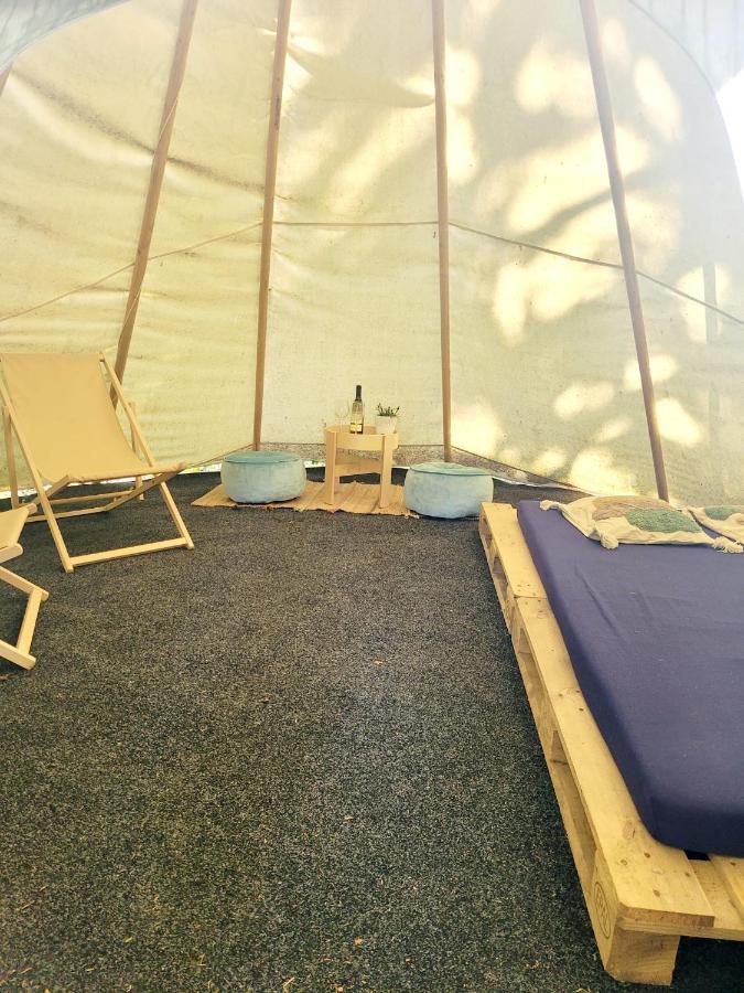 Chateau Moravany - Apartmany, Teepee A Wellness Ronow an der Doubrava Exteriör bild