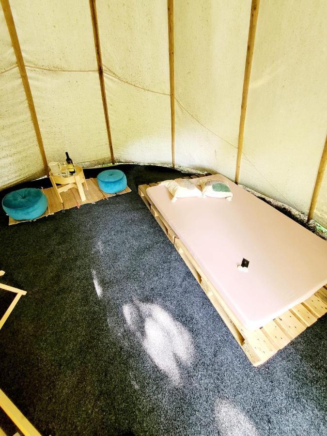 Chateau Moravany - Apartmany, Teepee A Wellness Ronow an der Doubrava Exteriör bild