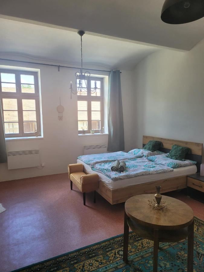 Chateau Moravany - Apartmany, Teepee A Wellness Ronow an der Doubrava Exteriör bild