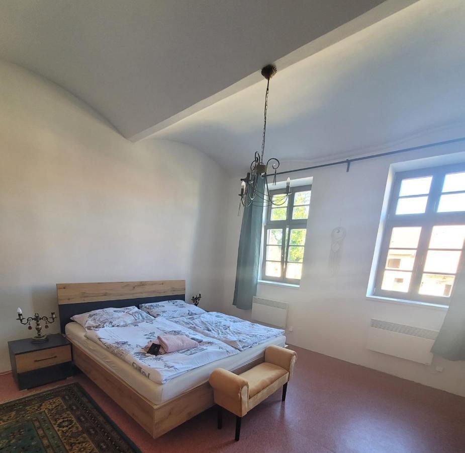 Chateau Moravany - Apartmany, Teepee A Wellness Ronow an der Doubrava Exteriör bild